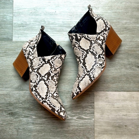 Vici Snakeskin Ankle Booties Size 10 BNWB - Picture 1 of 4